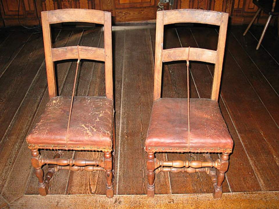 2 Stühle, Stuhl