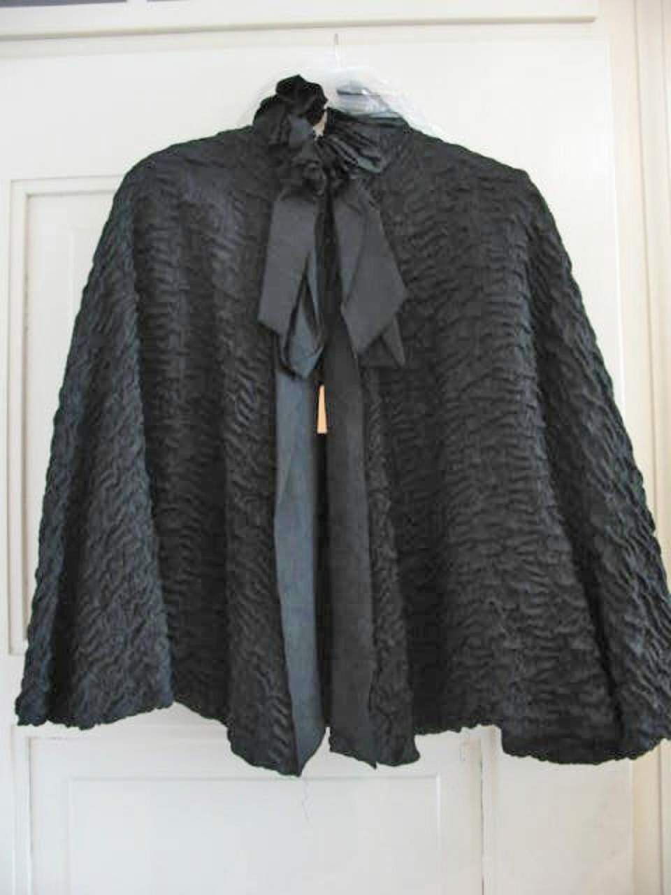 Damenkleid, Mantilla, Cape