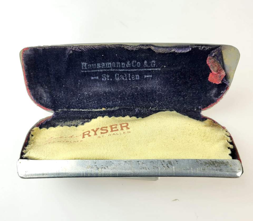 Brillenetui mit Brillentuch