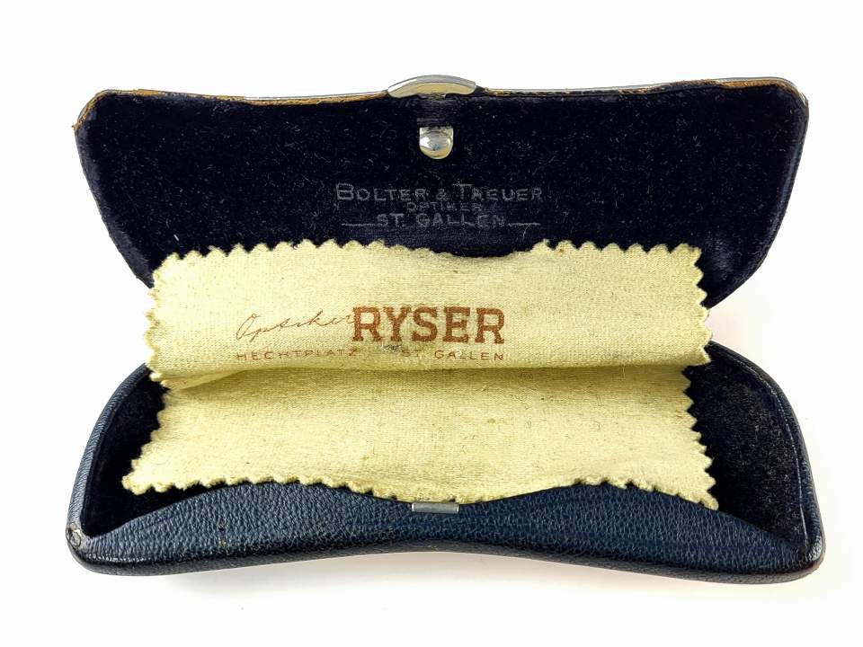 Brillenetui mit Brillentuch