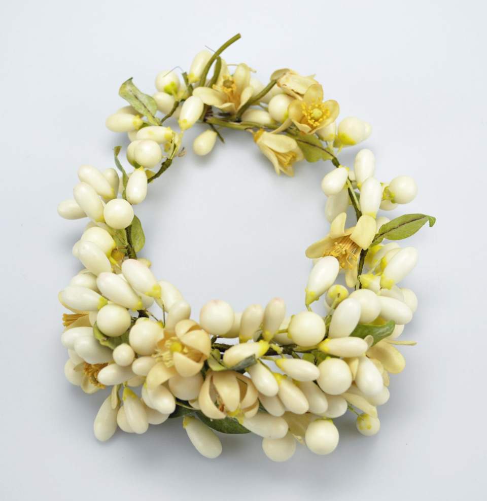 Brautkranz, 1 Paar Ohrringe und 2 Ansteckbouquets, um 1880