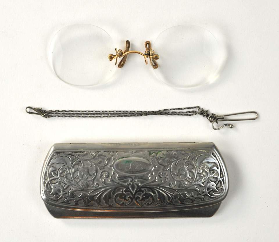 Brille, Zwicker mit Brillenetui