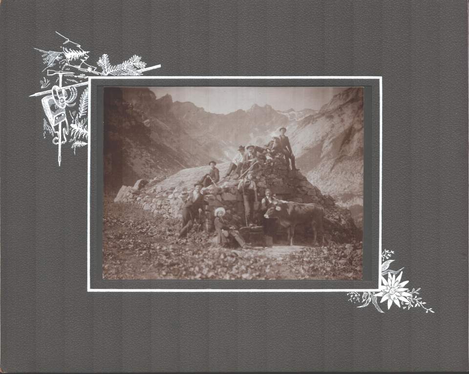 Fotografie, Wanderer mit Alphütte und Senn