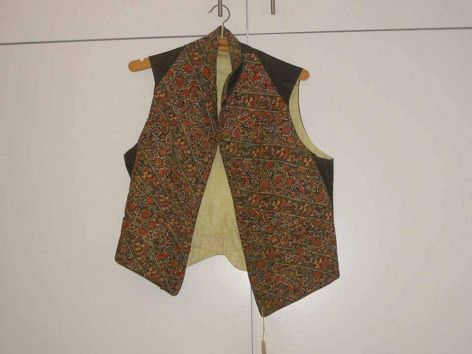 Herrenweste bunt bestickt