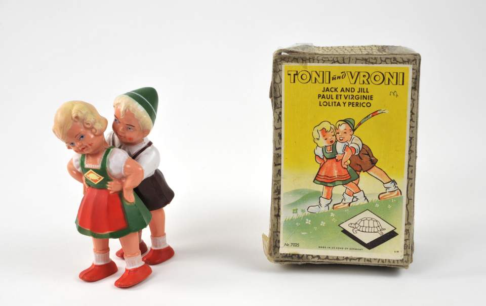 Puppenpaar "Toni und Vroni" mit Schachtel
