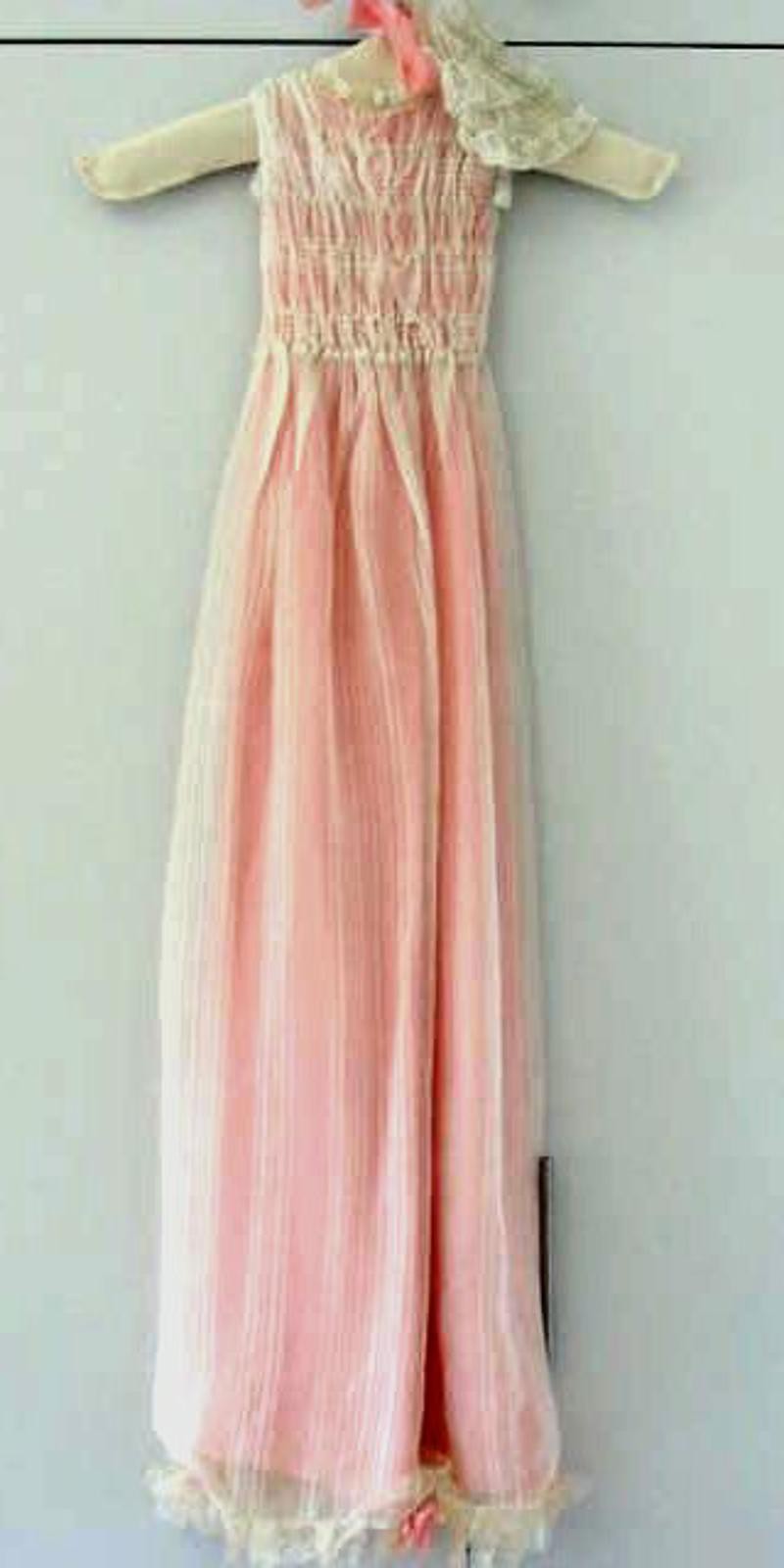 Taufkleid mit Häubchen