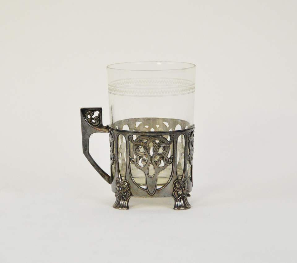 Teeglashalter und Glas