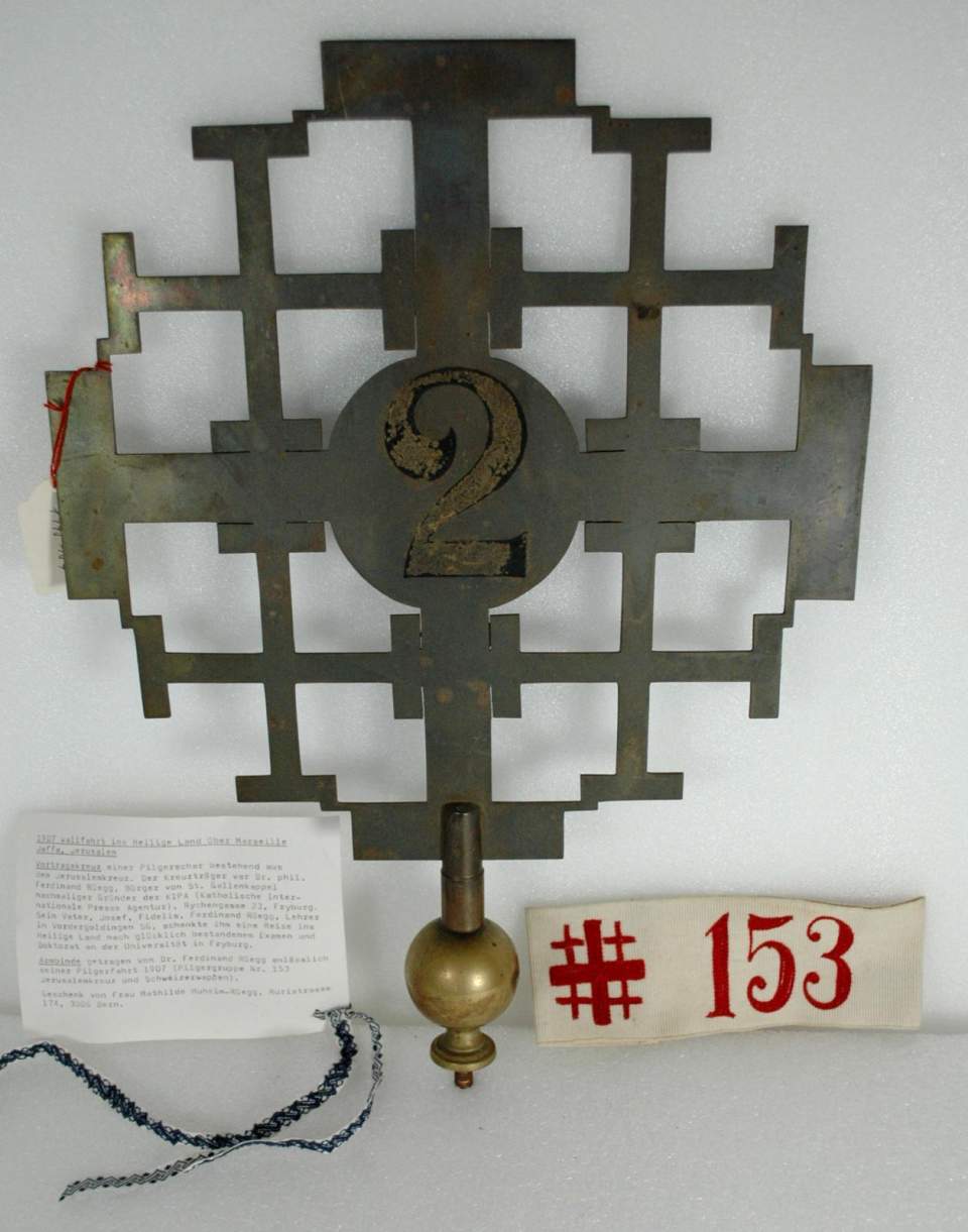 Vortragskreuz und Armbinde für Wallfahrt