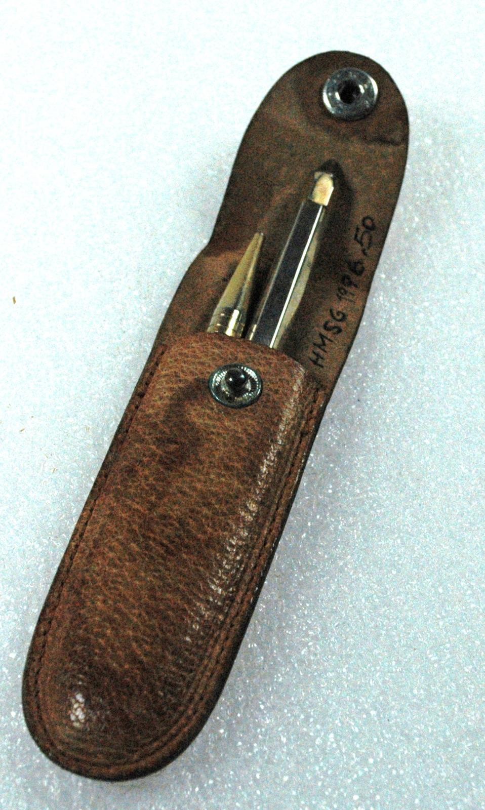 Bleistift und Kugelschreiber in Lederetui