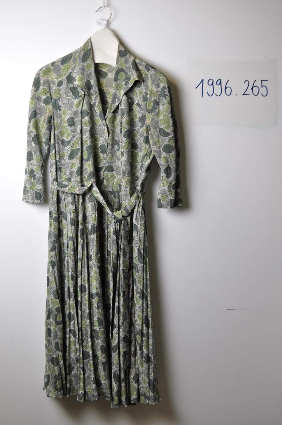 Damenkleid, Kleid