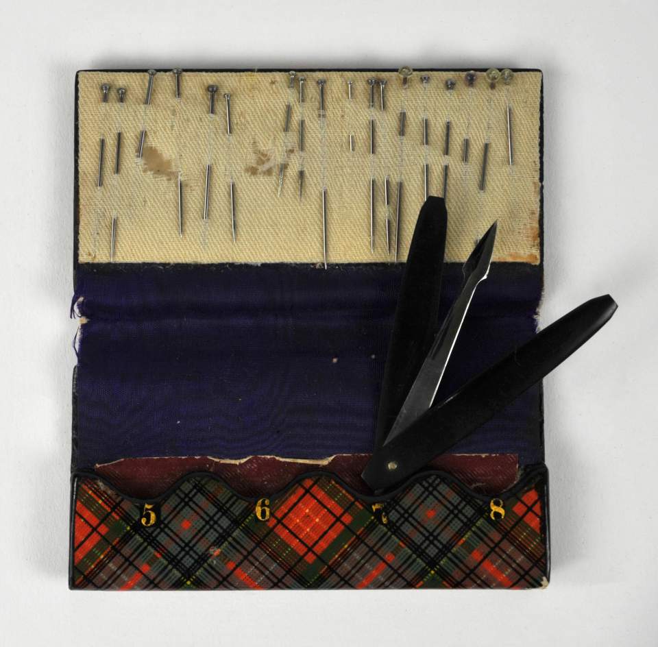 Nadeletui; Etui mit Nadeln
