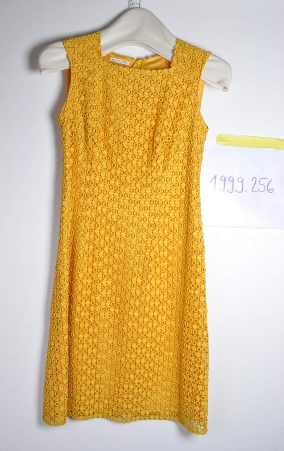 Damenkleid, Stickereikleid