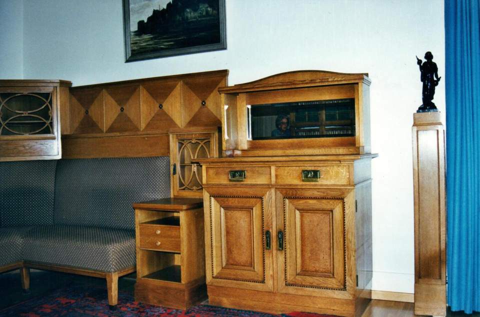Spiegelkommode aus einem St.Galler Jugendstil-Herrenzimmer
