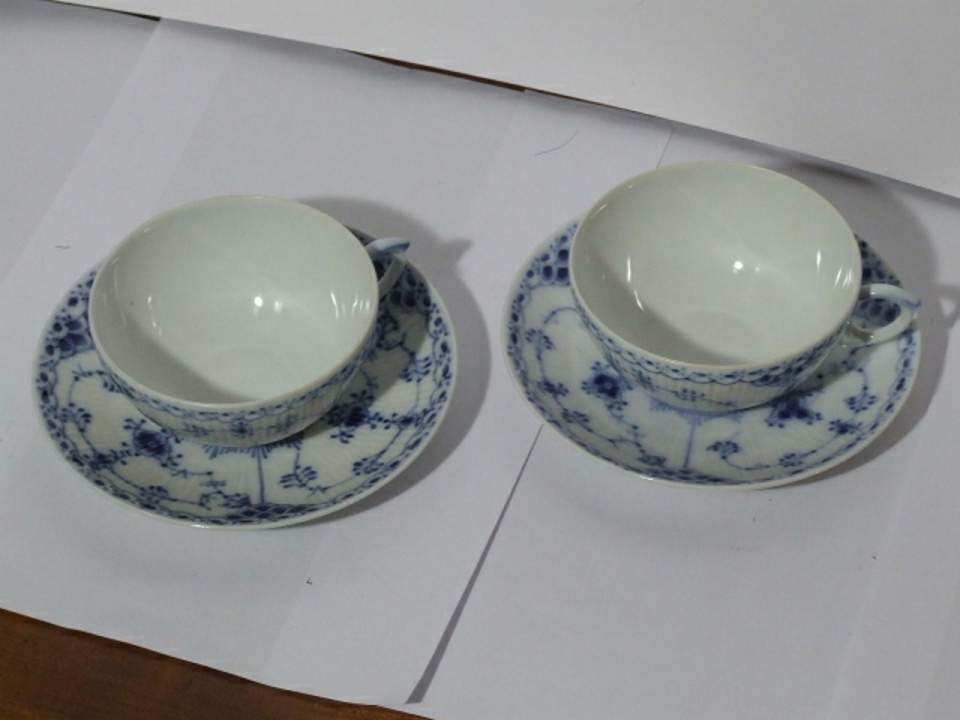 4 Tassen mit Untertassen, Tee-Tassen, Kaffee-Tassen