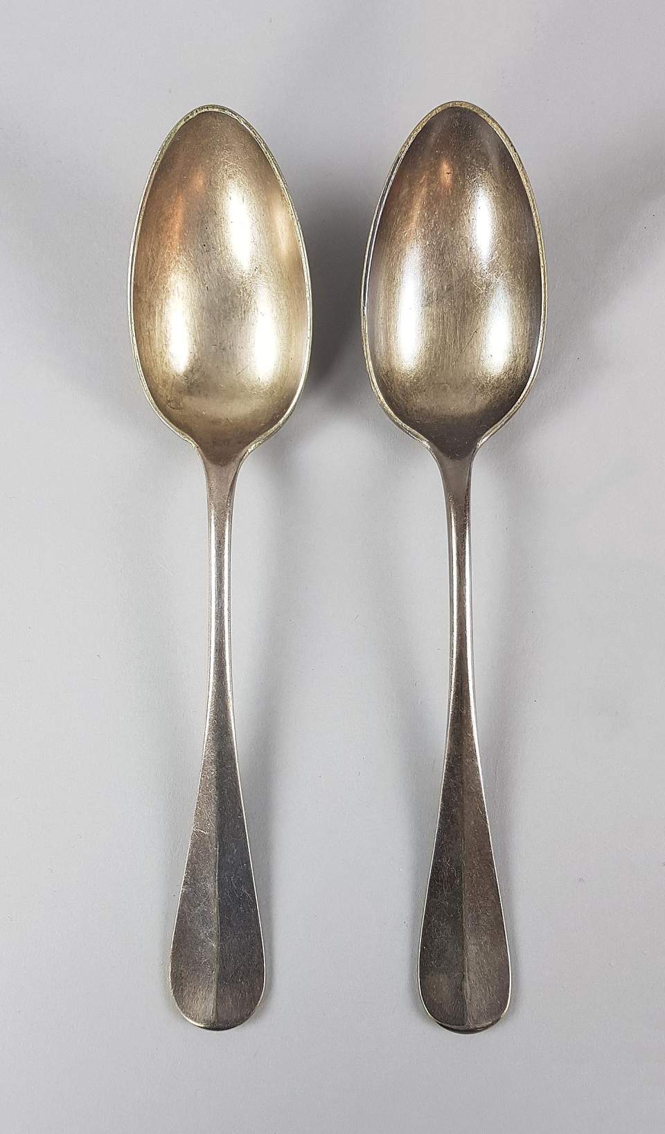 2 Löffel und 2 Gabeln