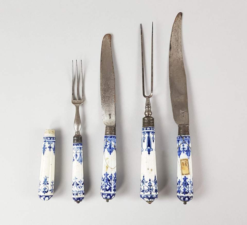 Set von 6 Messern und Gabeln, 1 Bratengabel, Besteck