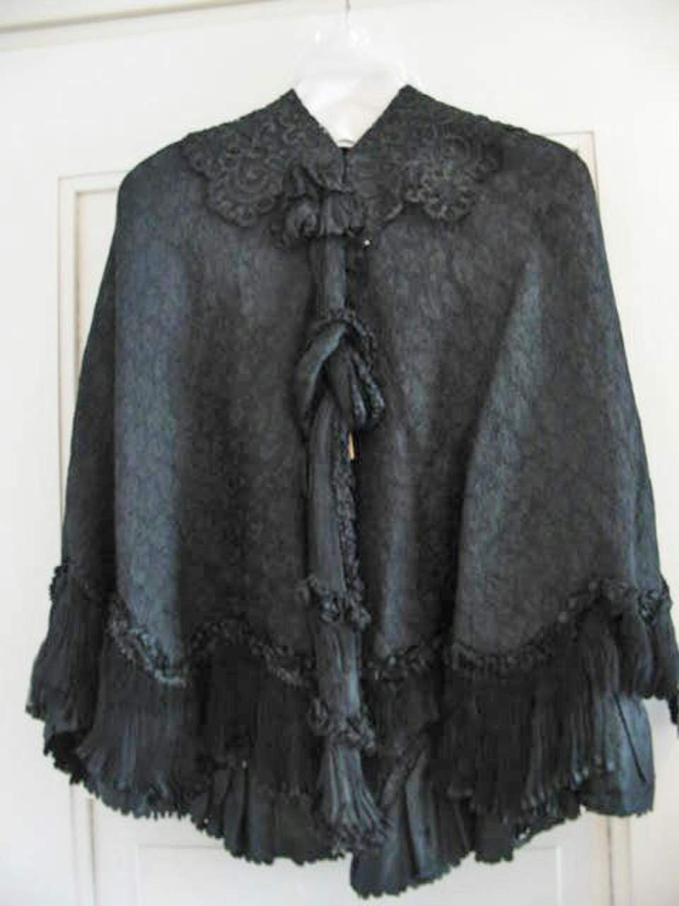 Damenkleid, Damenmantilla