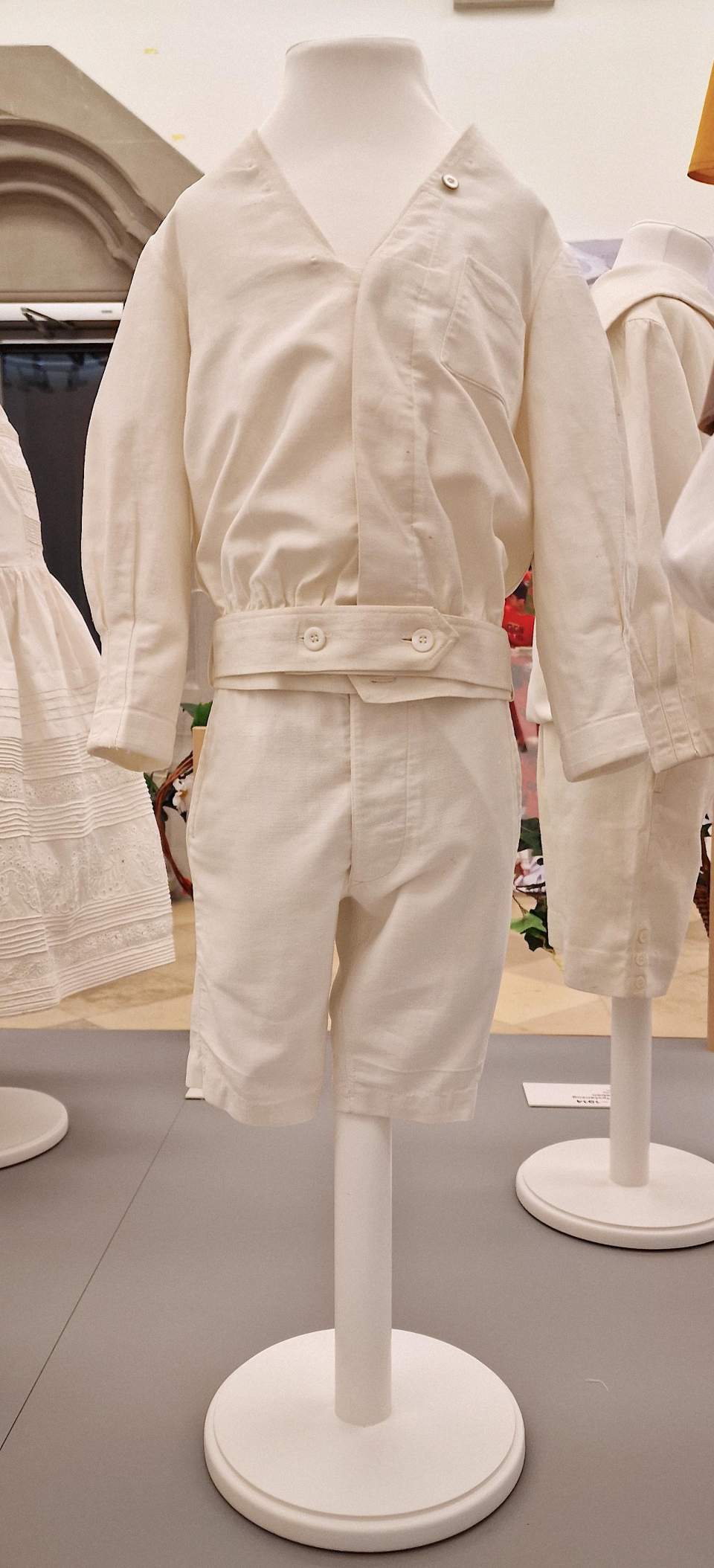 Knabenanzug fürs St.Galler Kinderfest mit 3 Hosen, Kinderkleid