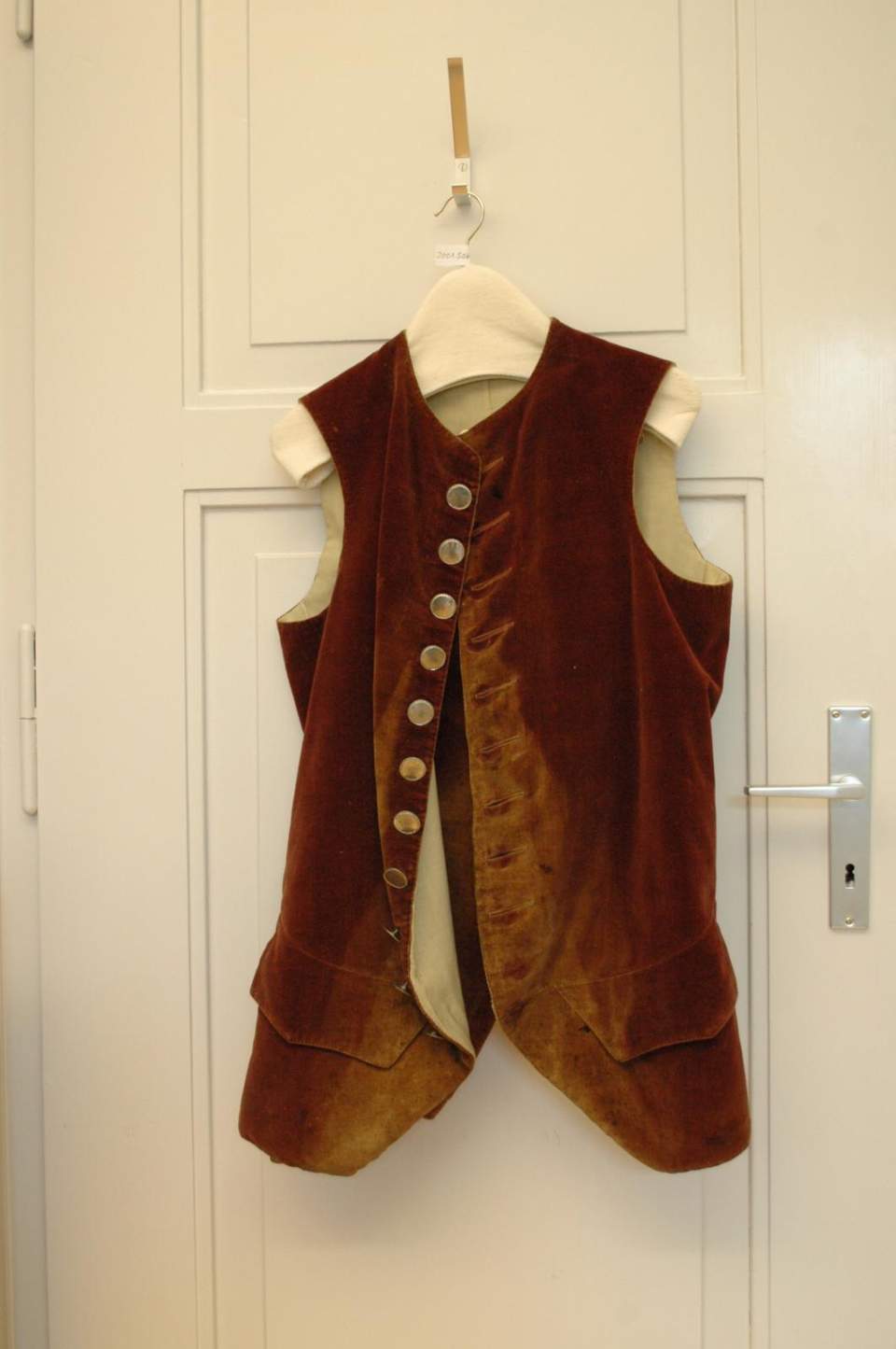 Lange Herrenweste und Kniehose