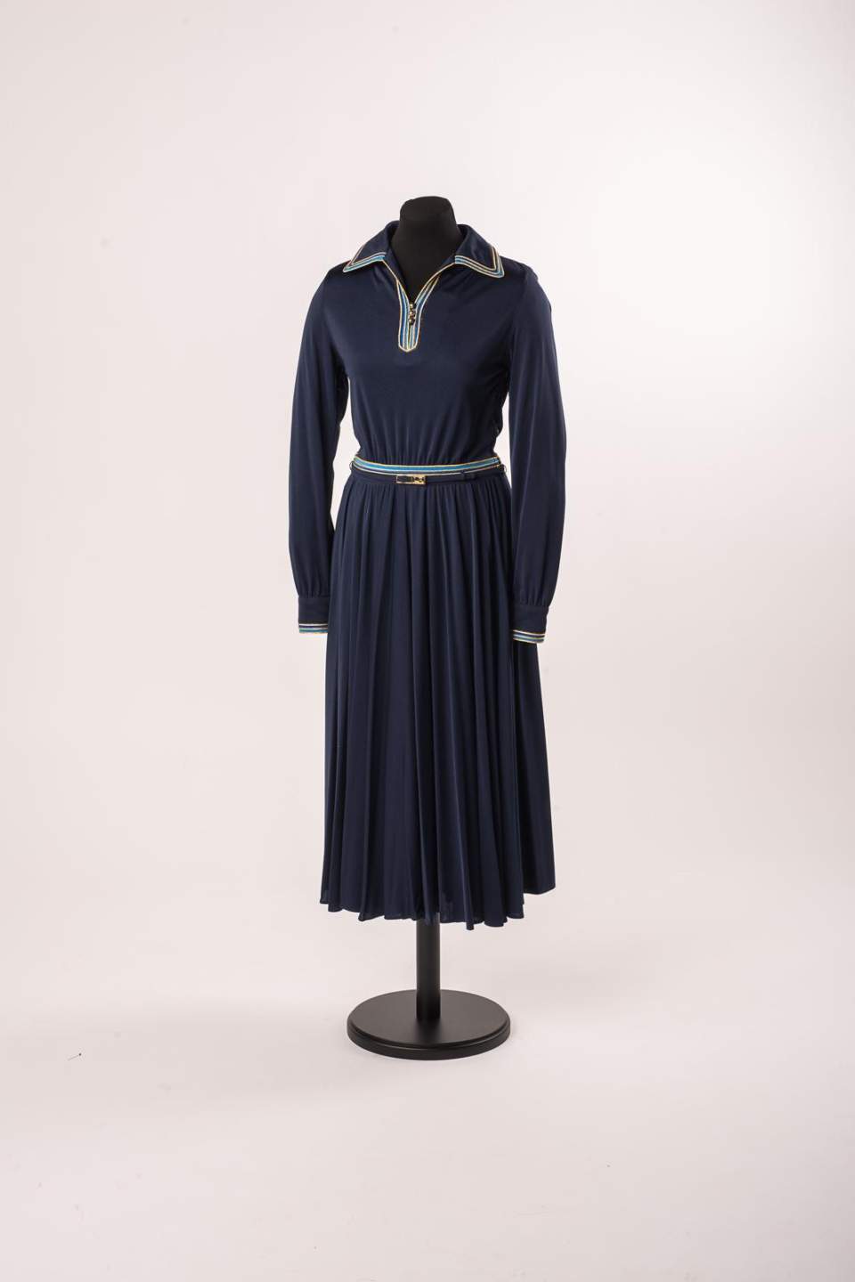Blaues Damenkleid, Polokleid