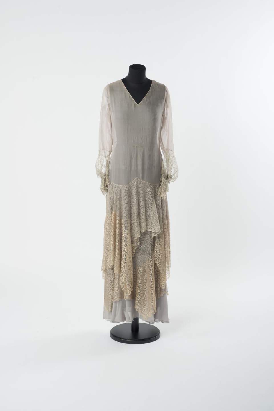 Lilafarbenes Damenkleid, Abendkleid (?)