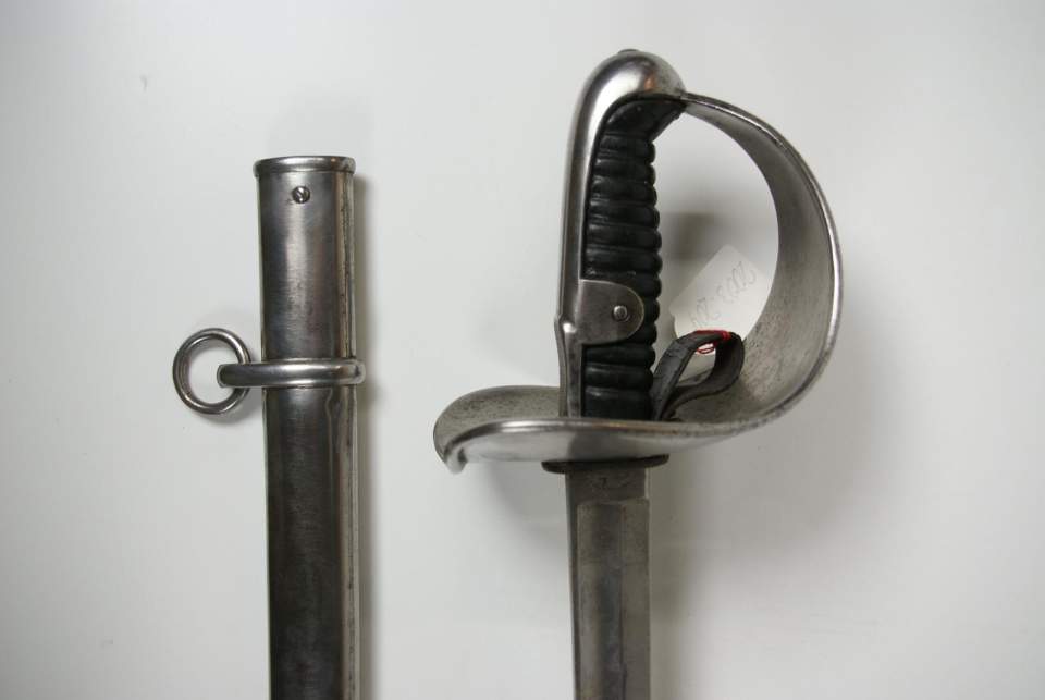 Säbel mit Scheide