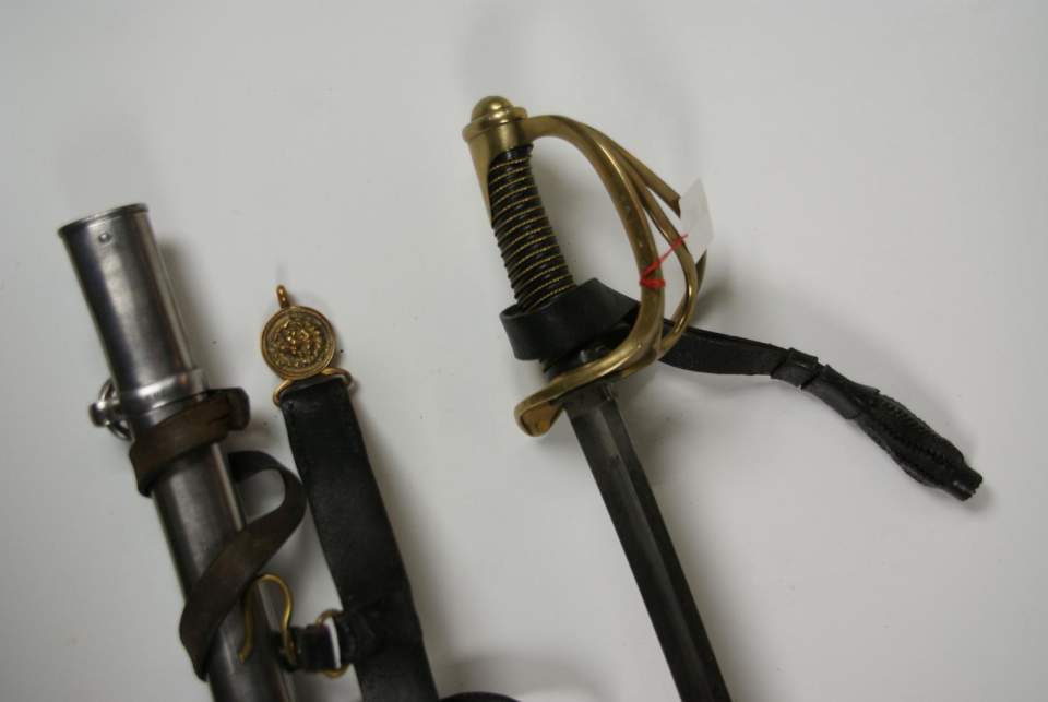 Säbel mit Scheide und Ledergehänge