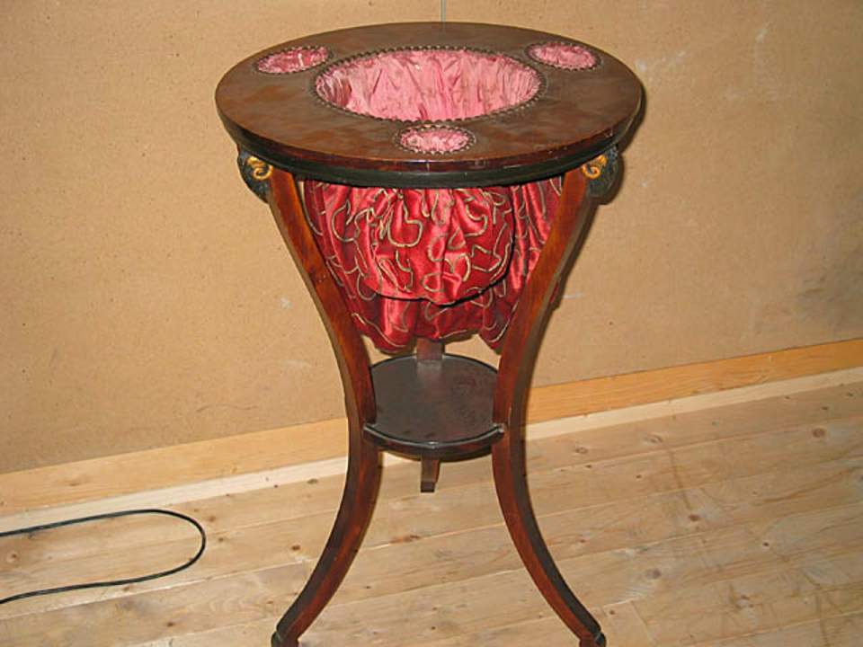 Nähtisch, Beistelltisch