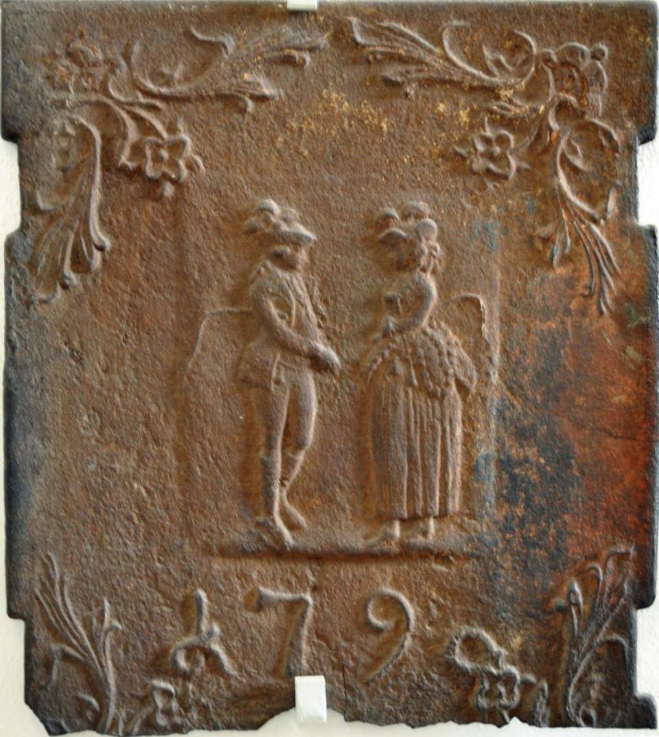 gusseiserne Ofenplatte mit Darstellung eines Paares, Kaminplatte