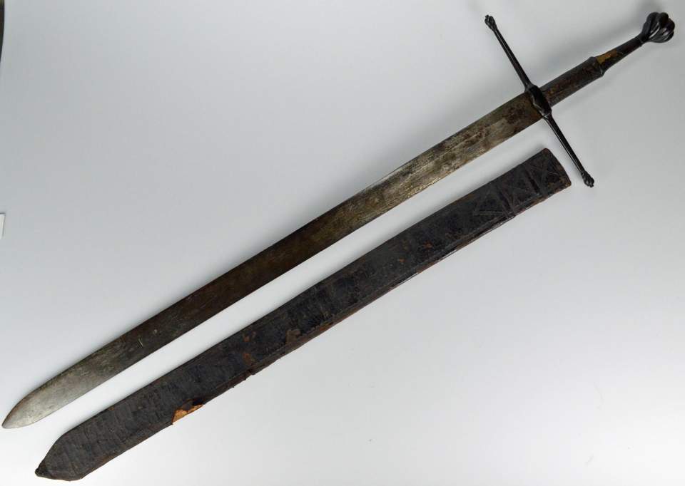 Zweihänder mit Schwertscheide, evtl. Richtschwert