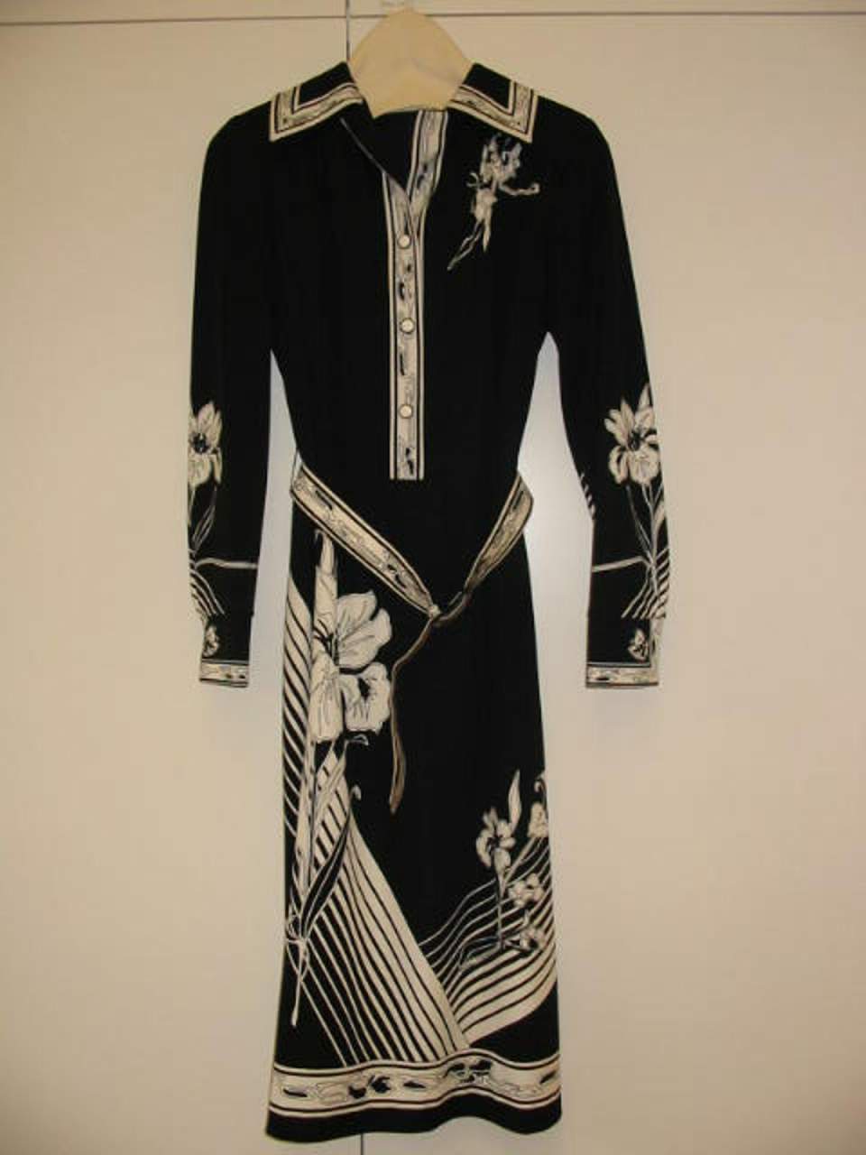 Schwarz-weisses Damenkleid, Polokleid, Kleid