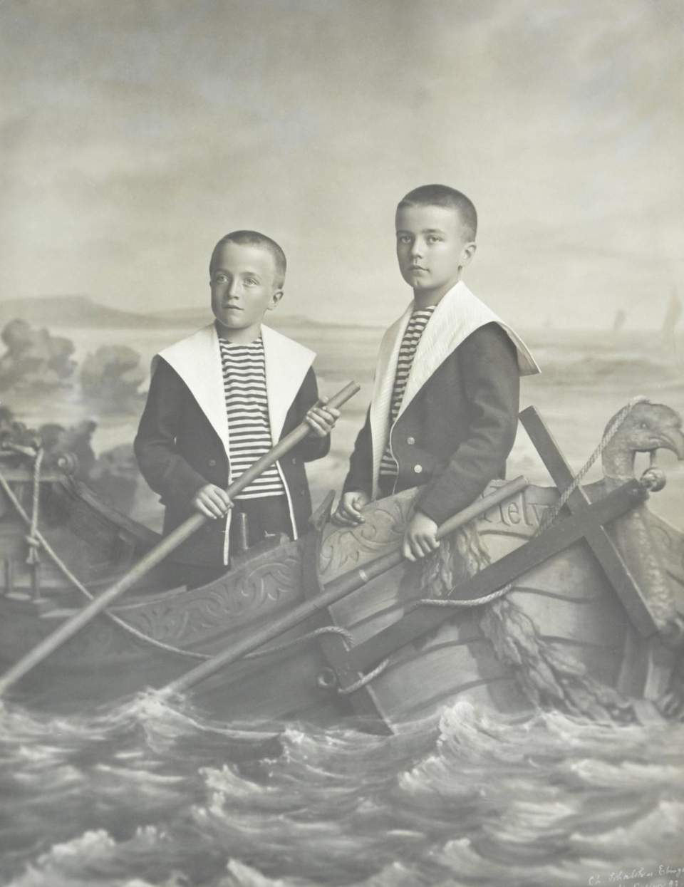 Fotografie 2 Jungen in Matrosenbekleidung