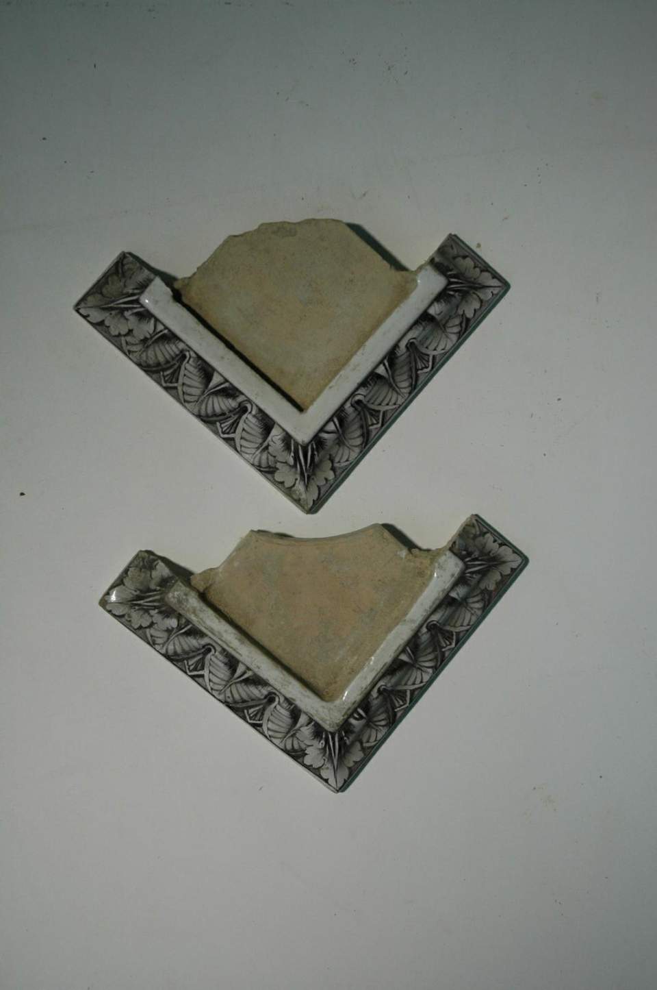 Ofenkachel(n), Eckgesimskacheln, Ornament