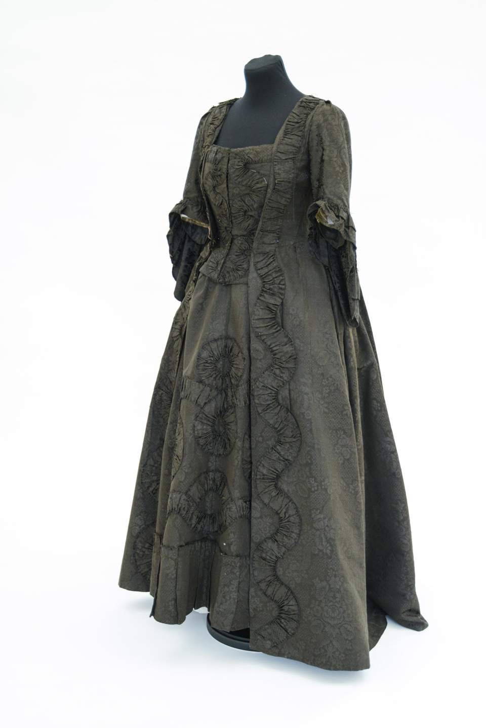 Schwarzes Damenkleid der Gemahlin von Johann Anton Rothfuchs aus Rorschach,
Obervogt von Blatten (1768–1775) und Oberberg (1775–1785), Robe à la Française, Adrienne, Rokokokleid