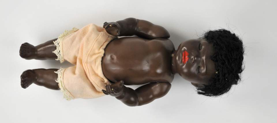 Kleine schwarze Puppe, Zierpuppe