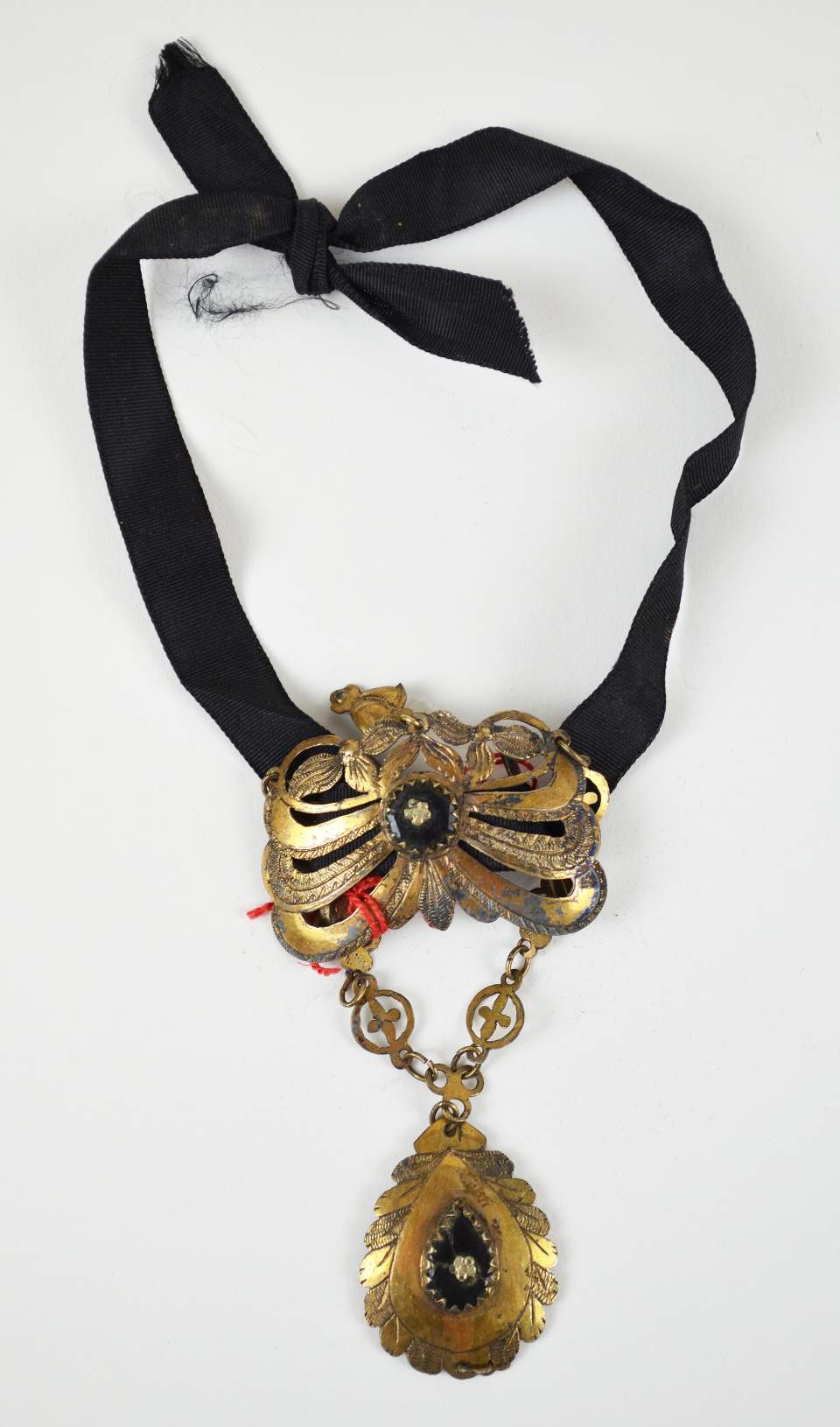 Trachtenschmuck aus dem Toggenburg (Hemberg), Halsschmuck mit Anhänger und Plättlikette