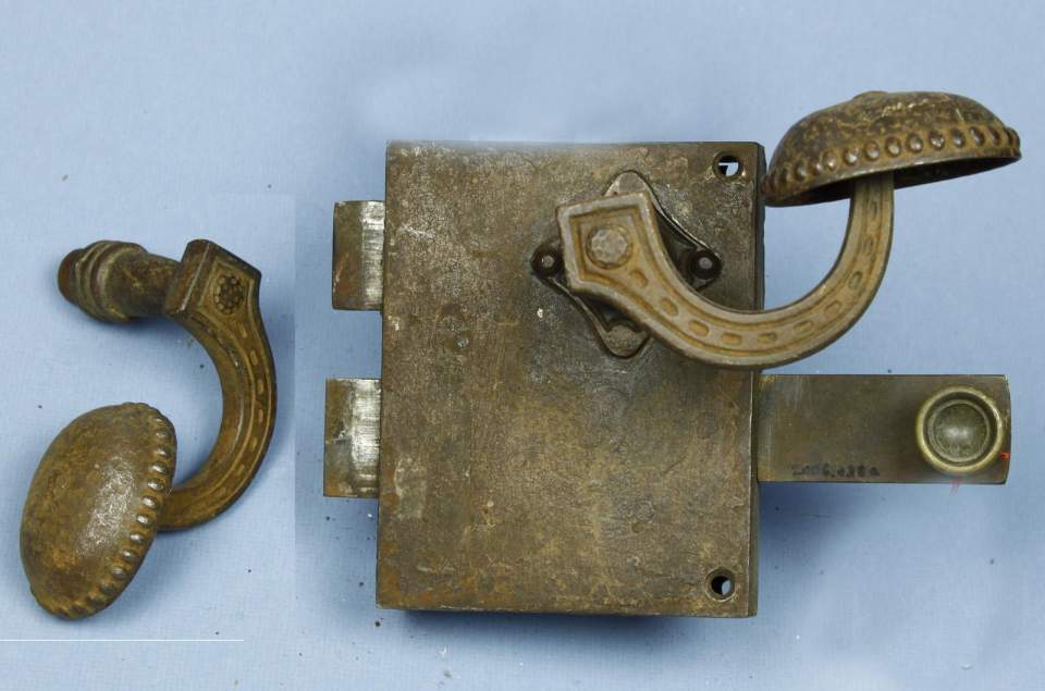 2 Türschlösser, Kastenschlösser mit Türgriffen