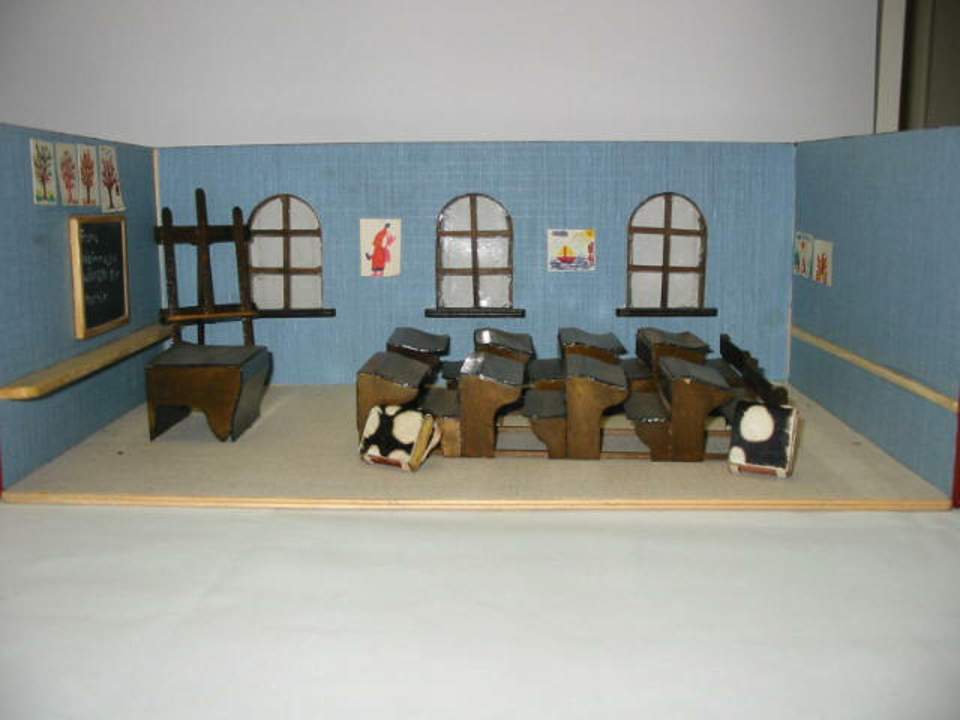 Puppen-Schulzimmer