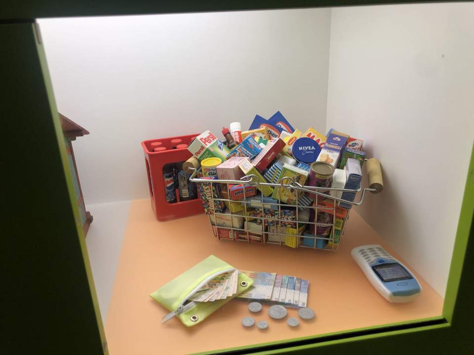 Spielzeug-Einkaufskorb mit Produkt; Verkäuferli-Set für Kinder