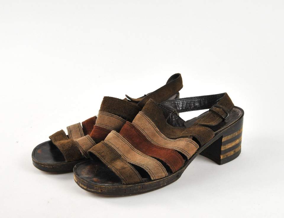 Braun-rote Damensandalen