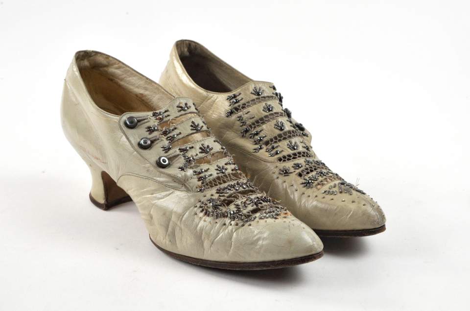 Weisse Damenschuhe, Halbschuhe, Spangenschuhe