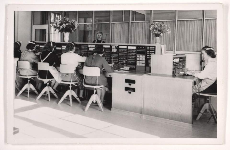 3 Fotografien Telefonamt PTT St. Gallen, Telefonzentrale