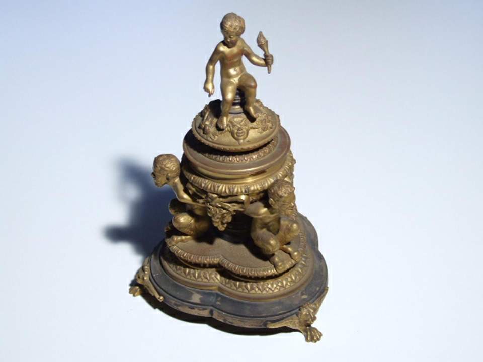 Tintenfass, Schreibtischschmuck (?)