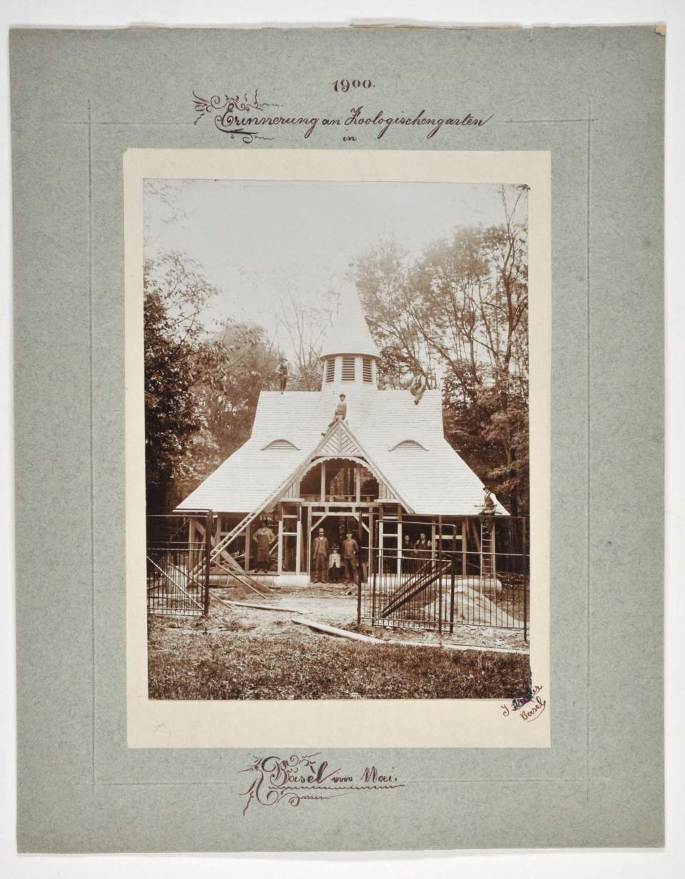 Foto Gesamtansicht des im Rohbau vollendeten Hirschhauses, Zoologischer Garten Basel