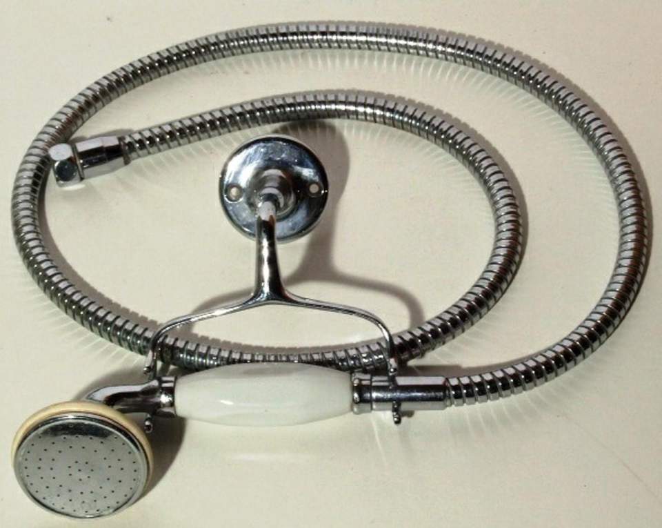 WC-Papier-Halter, Duschkopf/-schlauch mit Halterung, Badewannengriff