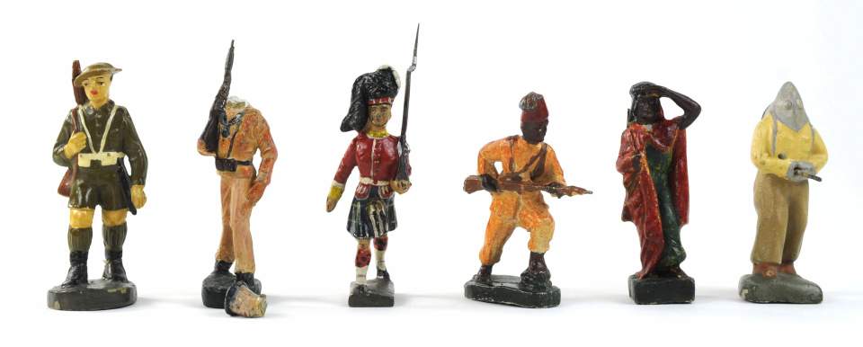 Spielzeugfiguren; 6 Spielzeugsoldaten 