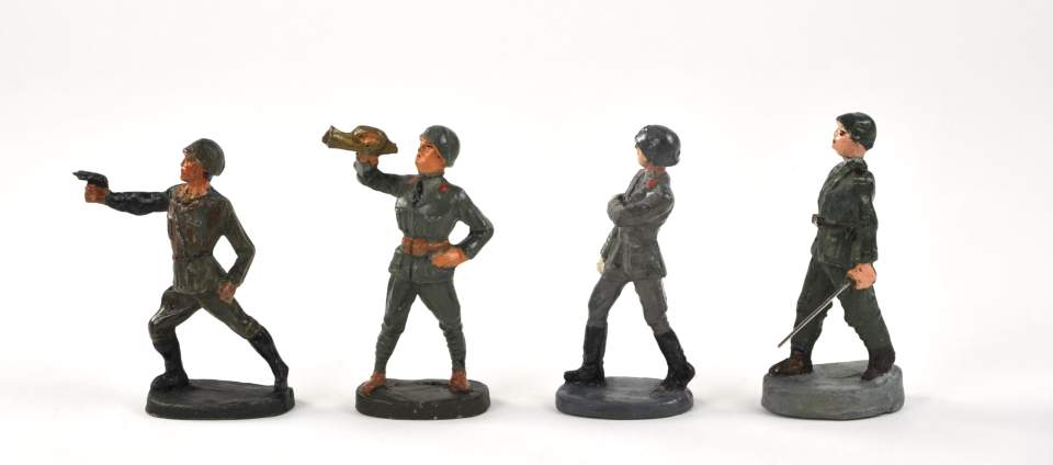 Spielzeugfiguren; 4 Spielzeugsoldaten 