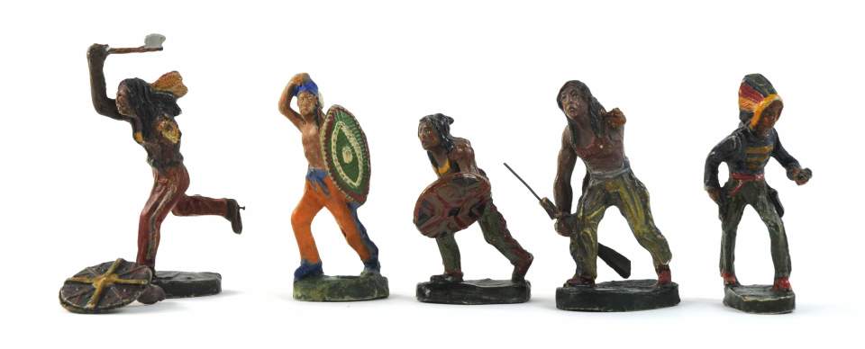 Spielzeugfiguren; 5 Spielzeugindianer
