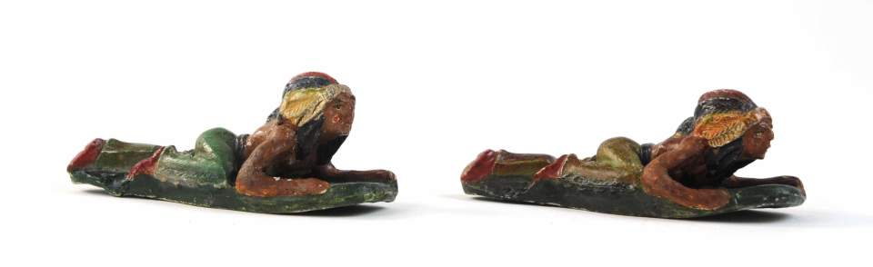 Spielzeugfiguren; 2 pirschende Indianer