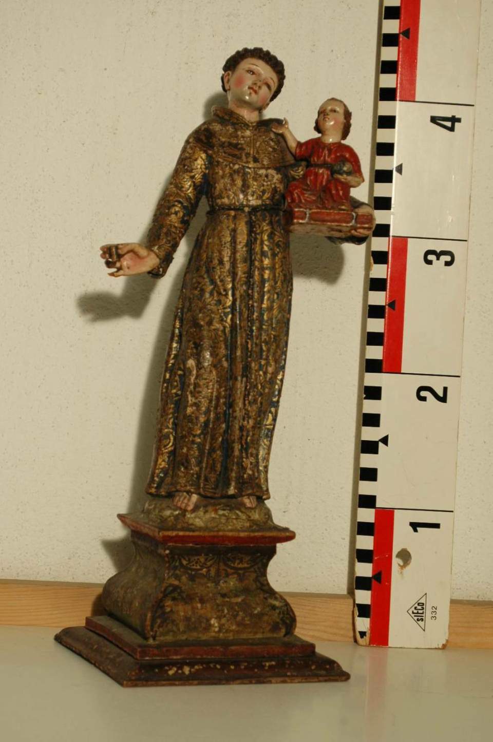 Statue Franziskus mit Jesuskind